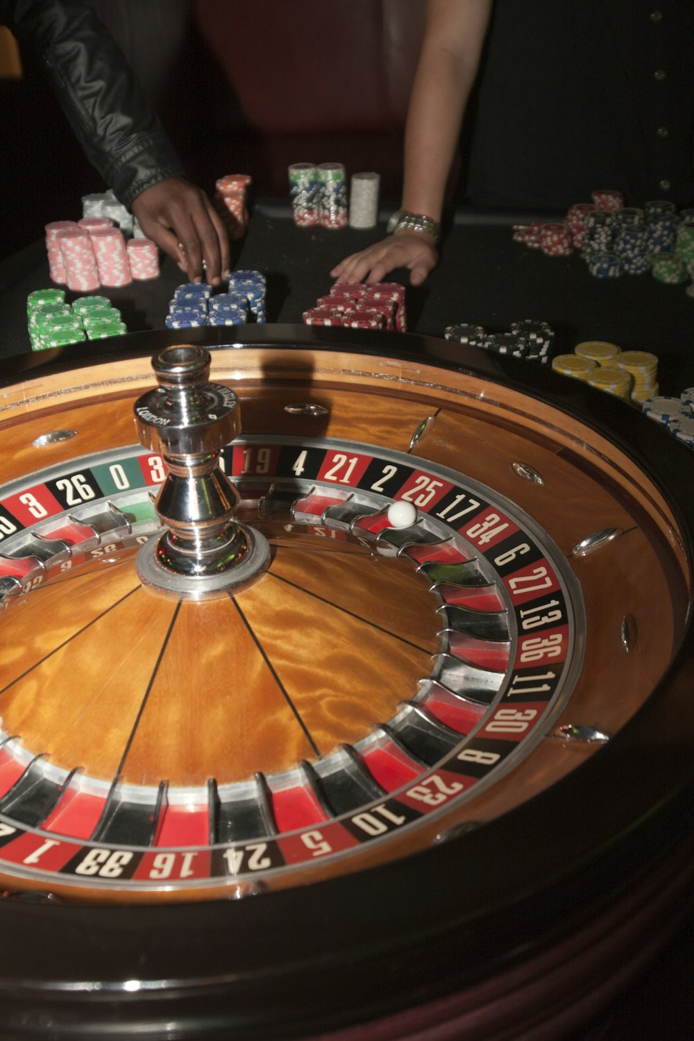 Roda roulette kasino sebagai ilustrasi kategori live casino