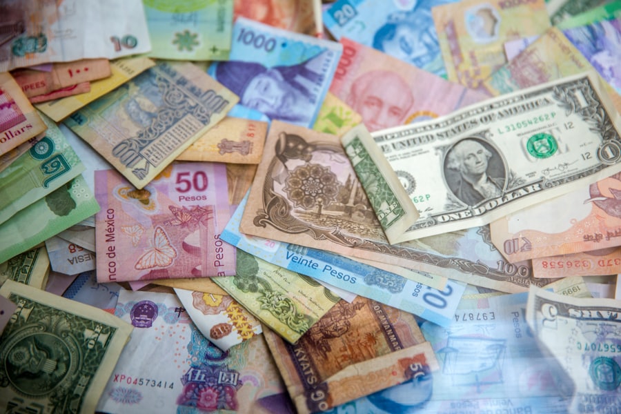 Lembaran uang kertas sebagai ilustrasi cashback mingguan